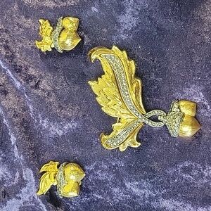 Vintage Avon book piece set brooch and earrings “Elegant Acorn”~ Original Box